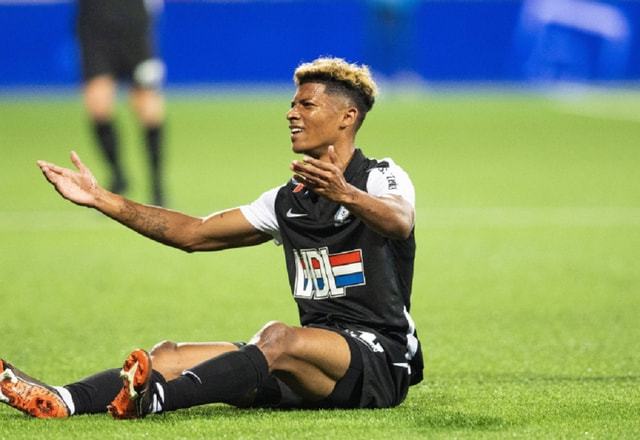 曼城官宣功勋门将离队:埃德森永久转会费内巴切 结束8年蓝月生涯